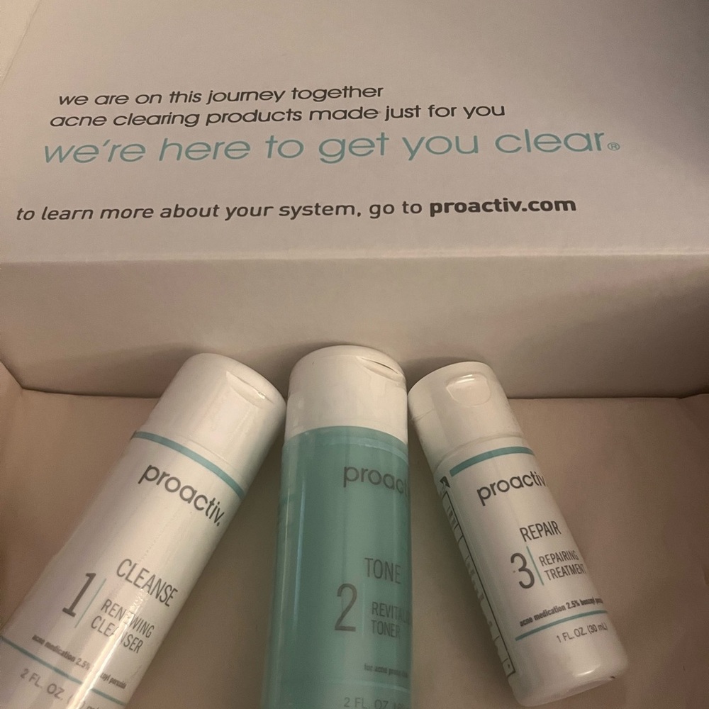 Proactiv White and Blue Skincare Trio - Picture 11 of 16